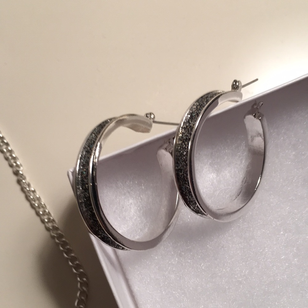 Jewelry - Picture 2 of 4